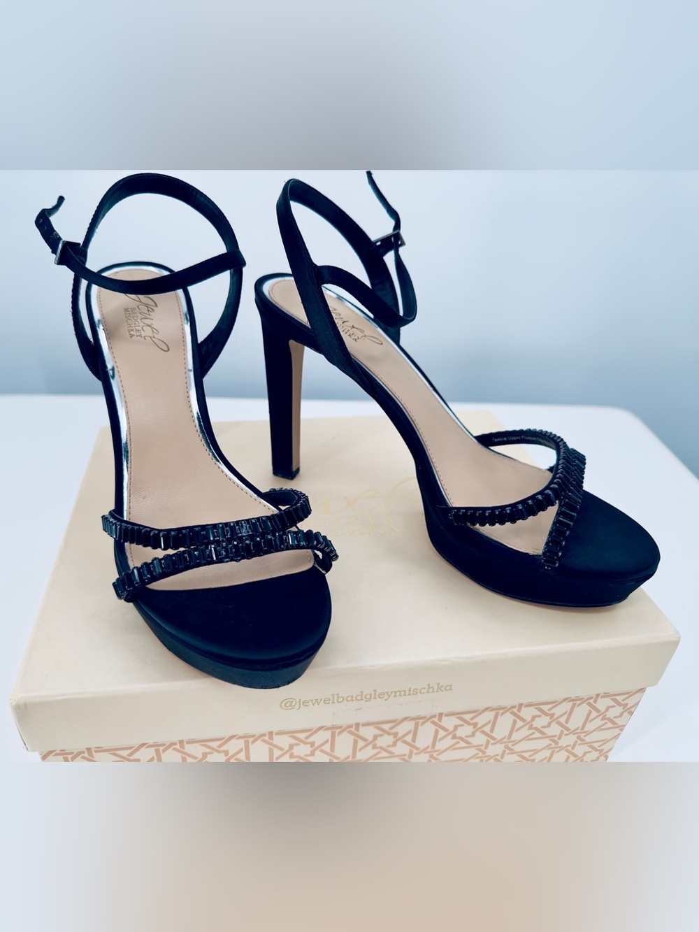 Jewel Badgley Mischka
Gallant Platform Sandal Heels
Shoes Size 8 1|2
